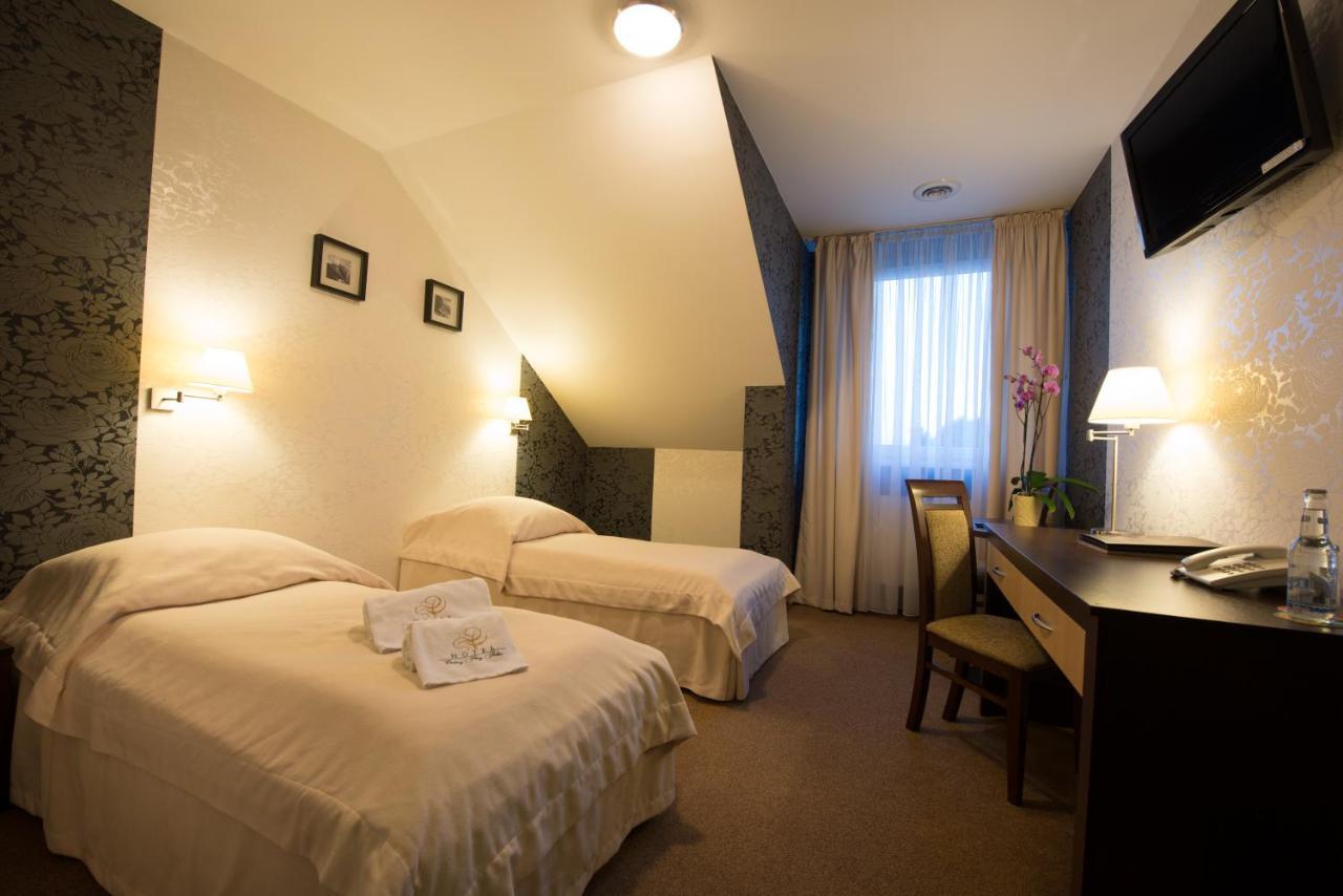 Hotel Cztery Pory Roku Glogow Malopolski Exterior photo