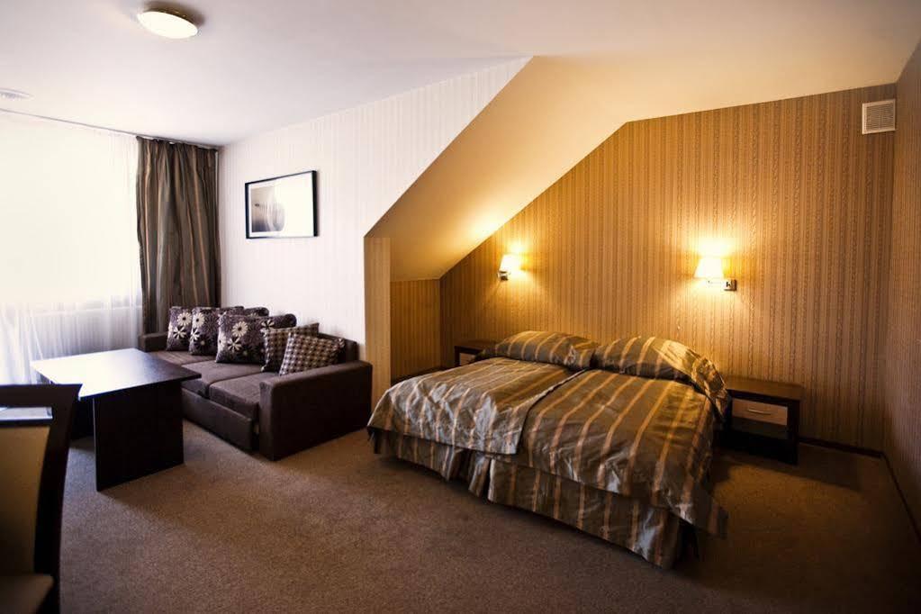 Hotel Cztery Pory Roku Glogow Malopolski Exterior photo